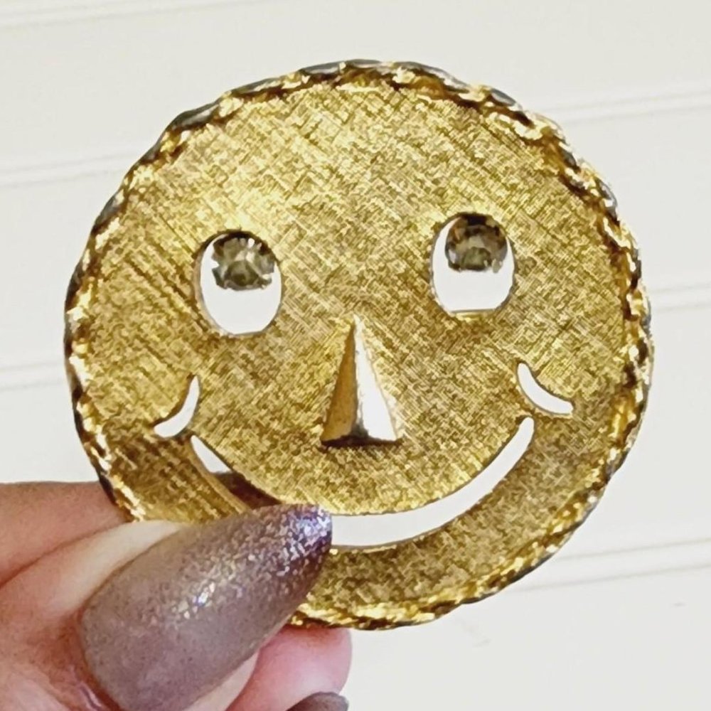 Vintage 1960s Smiley Face Broach Jewelry